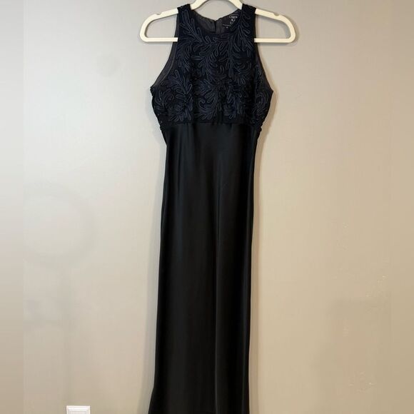 Carmen Marc Valvo Dresses & Skirts - Carmen Marc Valvo vintage Black Maxi Dress with high neck collar and vine detail